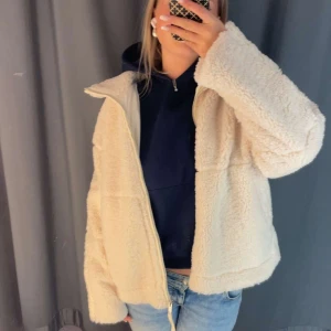 Teddy jacka💗🐻 - Jättesöt och trendig Teddy jacka.💗🫶🏻