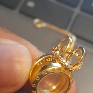 Pandora necklace gold. - Used a few times bought it 2 months ago. S925 92.5% silver on the pendant and the chain is 75%/750 pure gold purity: 18k.