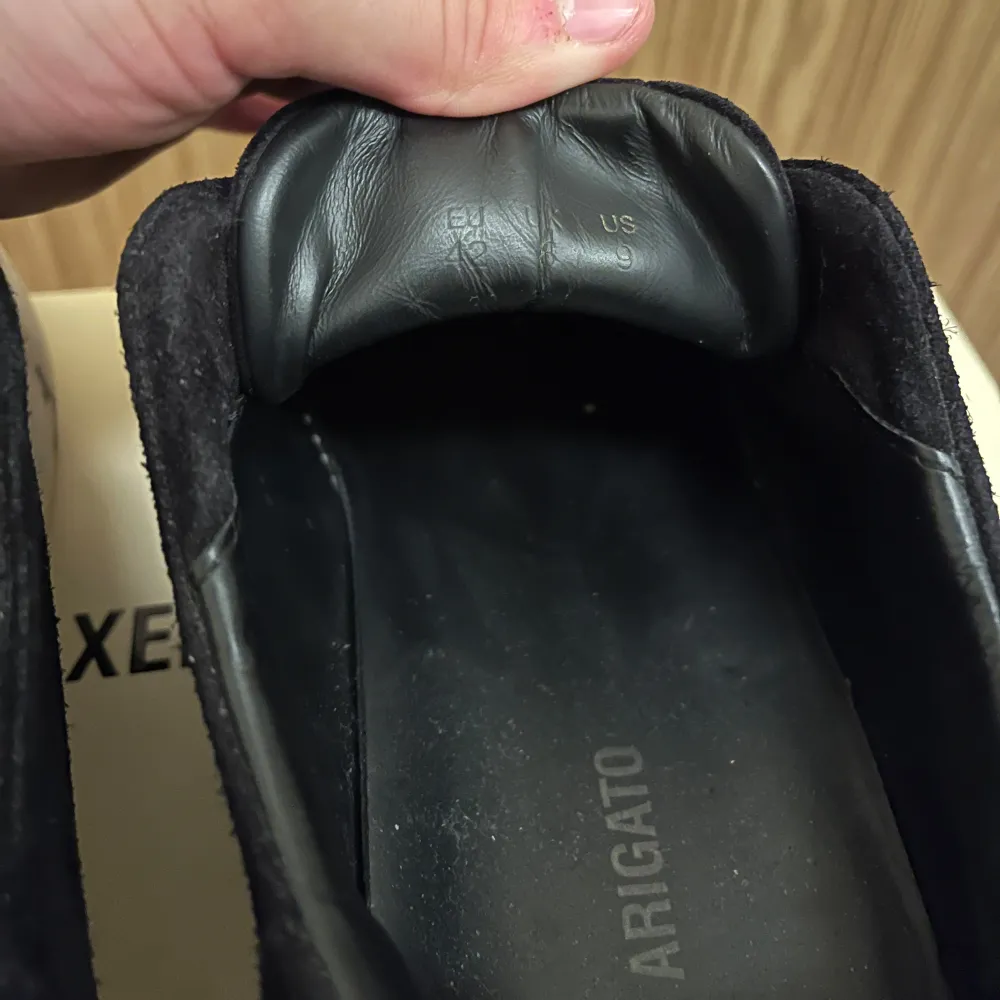 Säljer detta par Axel arigato clean 360 laceless i storlek 42 då de inte kommer till användning. De är skötta väl och har inga skador. Priset går och diskutera vid snabb affär. Skriv för fler bilder! . Skor.