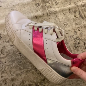 Rosa sneakers - Marco Tozzi sneakers Strl 37 Använda men fint skick