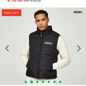 Oanvänd Hoodrich väst  - Helt oanvänd och prislappen är kvar. Skadefri.