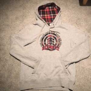 Element hoodie - En super fet element hoodie i storlek S.