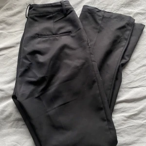 Bikbok kostymbyxor - I väldigt fint skick, i modellen ”Vilma”. 