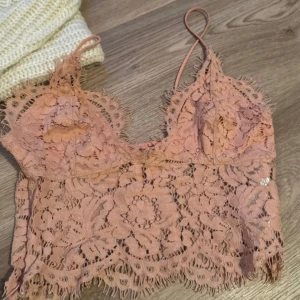 Rosa topp - En rosa topp minns ej vart jag köpte den kan ej använda den då den inte passar mig storlek xs