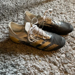 Adidas predator  - Adidas predator fotbollsskor i storlek 42. Bra skick Kom med bud om pris ej passar