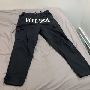 Hoodrich cargo Byxa - Svart Snyggt