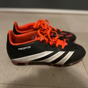 Adidas predator  - Mycket bra skick bara använda några få gånger. 