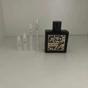 Säljer sample av Lattafa Qaed Al Fursan. 5ml - Säljer sample av Lattafa Qaed Al Fursan. 5ml:59kr. Rekommenderar att köpa flera samples eller större mängder för att göra det mer prisvärt. Perfekt för dig som vill testa olika dofter innan du köper en fullstor flaska. 