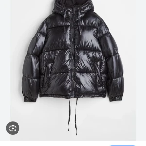 Hm jacka - hm puffer jacket i storlek S . Jättefint skick