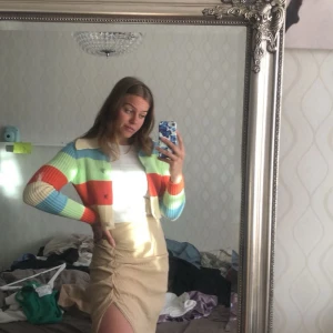 Stickad tröja - En jättefin färgglad kofta/tröja från Zara som inte har kommit till användning🩷 Nyskick då jag inte använt den mer än en gång!!