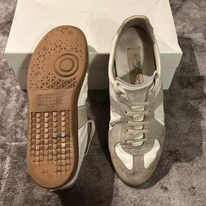 Maison Margiela skor - Intressekoll på mina M.M gats. Haft dom ca 9 månader. Skick är sådär