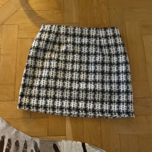Kjol  - Super söt kjol med dragkedja på sidan