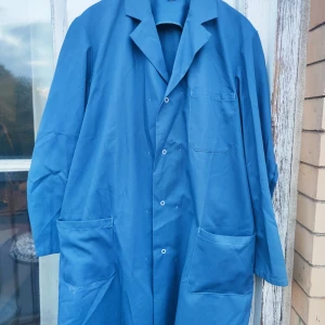 Fristads 'Apotekare' Trenchcoat - Helt ny Trenchcoat från fristads i storlek 48. Nypris 1.900kr. 