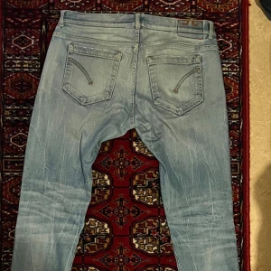 Dondup jeans - Säljer Dondup george slim fit i storlek 35 skick 7/10
