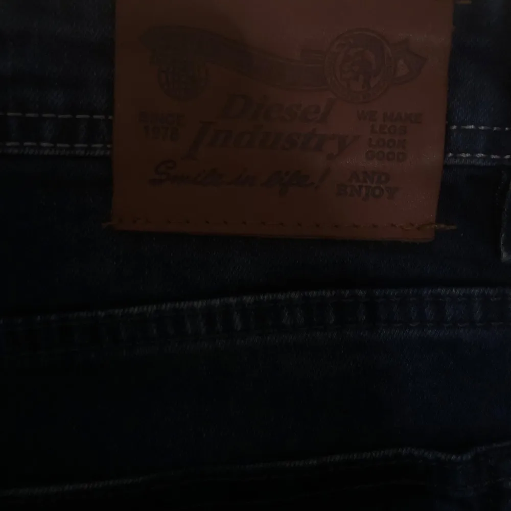 Extrem snygga diesel jeans! Knappt använda 👖 i storlek 34 som säljs för endast 299kr!! nypris på diesel ligger på ca 2600kr! Tveka absolut inte på att höra av dig vid minsta lilla fundering! 🙏. Jeans & Byxor.