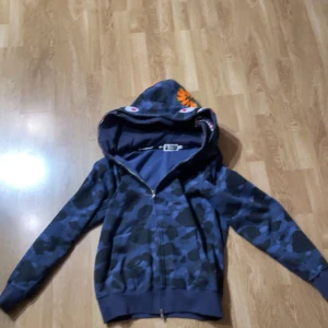 Bape hoddie  - bra skick knappt andvänd S 