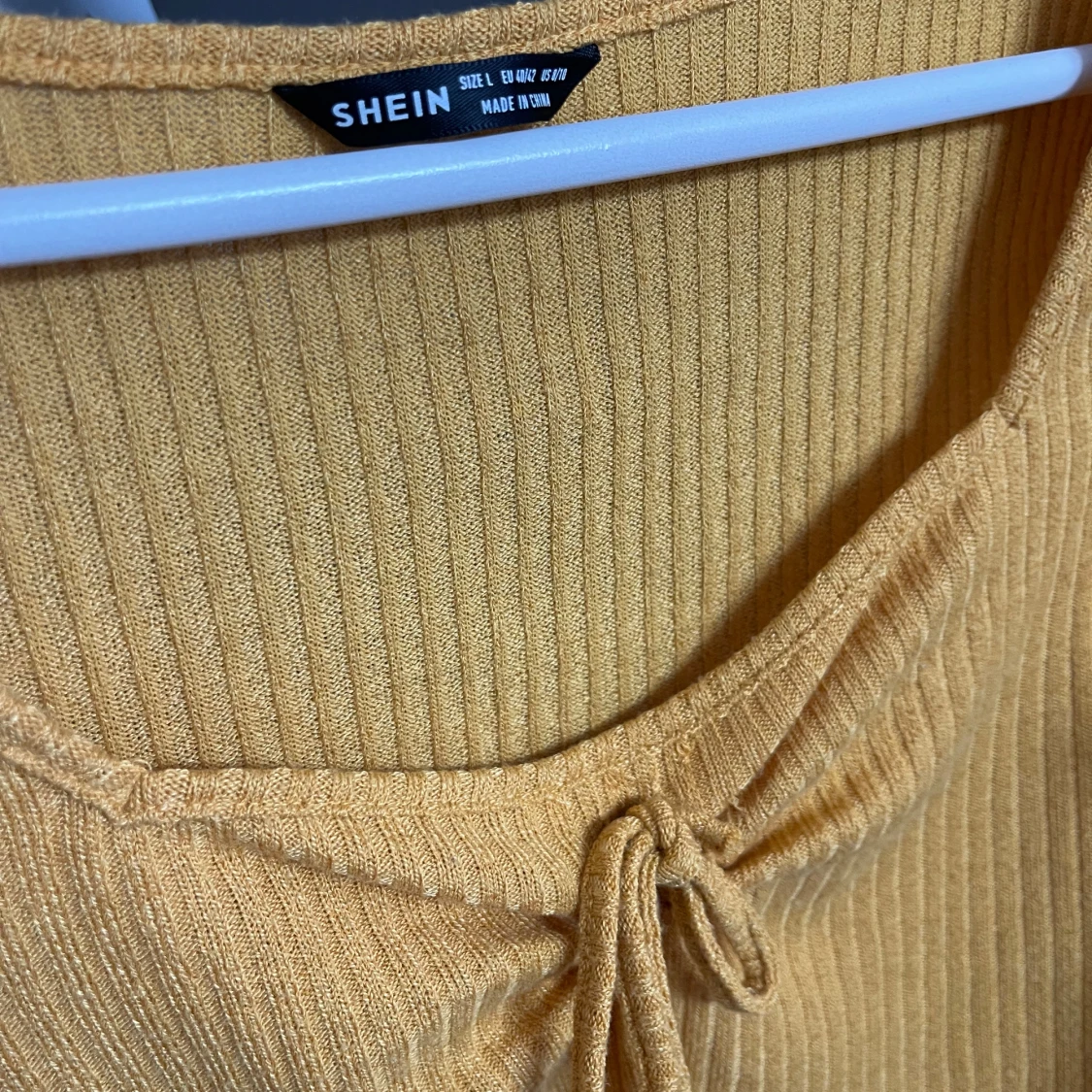 Gul ribbad topp från Shein - 90