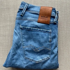 Replay anbass - Säljer dessa feta Replay jeans i nyskick med perfekt passform till ett superpris. Hör av er kring frågor och funderingar