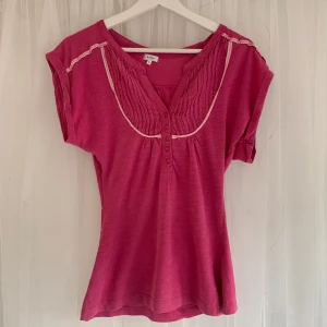 Figursydd topp - 💗 Rosa söt topp som jag sytt in i midjan  💗 Strl M 💗 Från märket kaffe      Vintage, 00s, 90s, back2school, Höst, Coquette, Y2K vintage cyber y2k archive aesthetic coquette cottage lolita soft aestheticy2k fairy grunge lana paris parislondon flower r