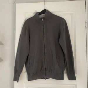 Massimo dutti full zip - Storlek s, använd några gånger. Inga defekter