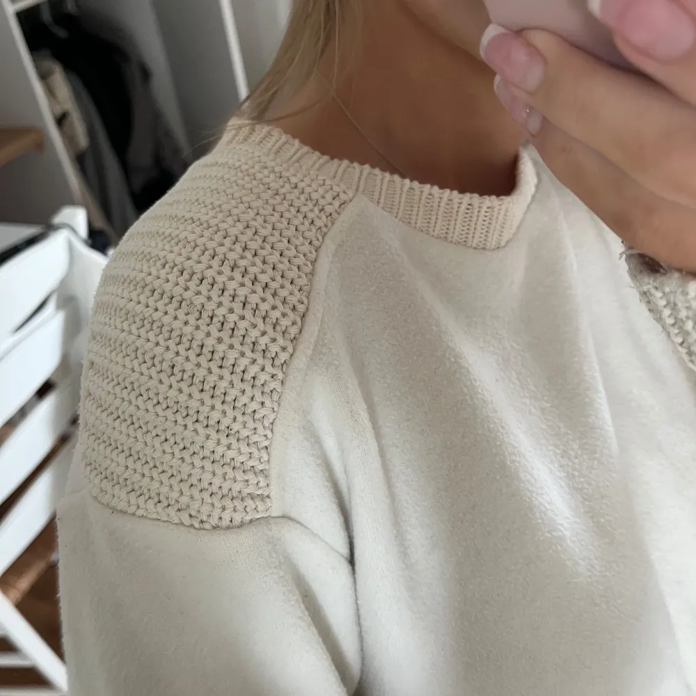 Super varm och mysig stickad tröja från Zara!! Pris kan diskuteras🥰. Stickat.