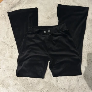 Gina Tricot Velour byxor  - Velour byxor använts några gånger, bra skick🩷