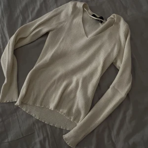 Stickad tröja - Stickad tröja från vero moda, svin skön!! Storkel M men sitter som S passar även xs! Köpt för 400kr! 