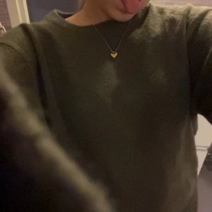 Grön stickad teöja - En  otroligt fin helt oanvänd stickad tröja❤️