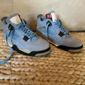 Jordan 4 UNC - Typ oanvända, GX batch, väldigt fina 