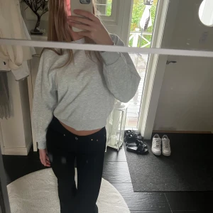 Grå sweatshirt  - Grå sweatshirt från Gina Tricot, använd några gånger men bra skick. Storlek xs.