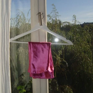 Rosa satinkjol - Kort rosa kjol i satin, från asos🩷