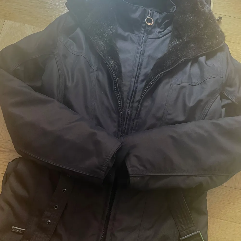 Rain and wind proof, this jacket that is warm for winter. It has inner lining and fur lining near the chest and neck. It has two layers with two inner and outer zippers. Comes with a small pouch you can attach/detach from the belt. . Jackor.