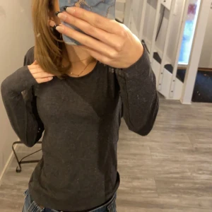 Grå långärmad💗 - En helt vanlig långärmad, typ aldrig använd