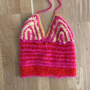 virkad topp - topp jag virkat själv! passar A-C kupa