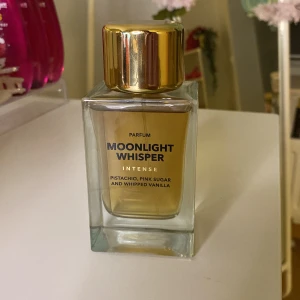Zara Moonlight Whisper Intense - Knappt använd parfym🫶🏼
