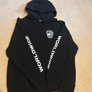 Tommy Hilfiger Hoodie - Tommy Hilfiger: Together World Peace  Unisex storlek: L Nypris:1600  