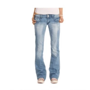 Lågmidjade jeans - Säljer dessa as snygga jeans! Skriv för mått o prisförslag köpta för 1200 och aldrig använda för dom va för stora