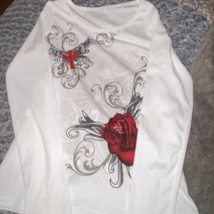 Tröja - Jätte fin tröja men tyvärr för stor.