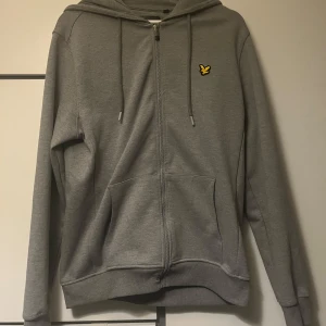 Lyle & scott hoodie - Jätte fin hoodie som knappt är använd