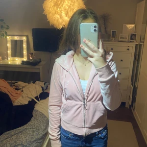 Juicy couture - Juicy kofta, Storlek S, använd fåtal gånger, fint skick 