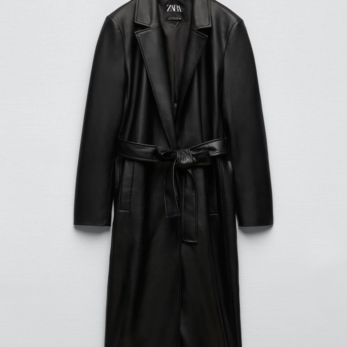 SÖKES skinnkappa Zara