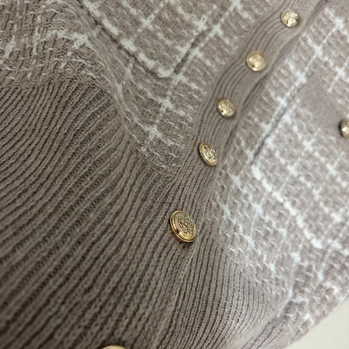 Långärmad kofta med knappar - 91