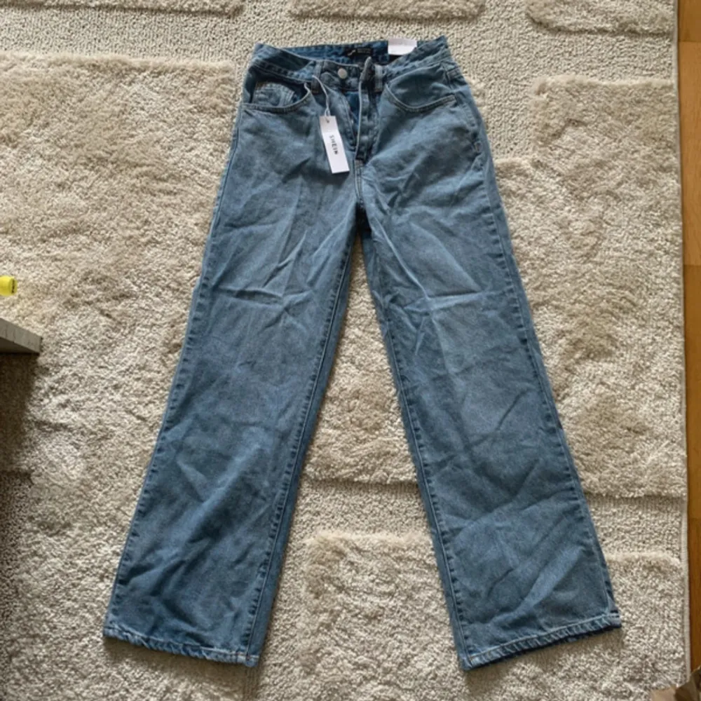 Fina jeans storlek 36/S. Jeans & Byxor.