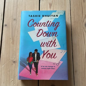 Counting Down with You - Säljer boken 'Counting Down with You' av Tashie Bhuiyan. Boken handlar om kärlek och vänskap och hur mycket som kan förändras på tjugoåtta dagar. Perfekt för dig som gillar romantiska berättelser med djup. OBS boken är på engelska