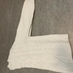 Stickad vit tröja  - Skön stickad tröja inför vinter/höst 