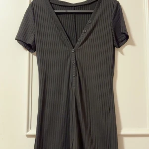 Två Romper byxdress svart  body - Romper byxdress body