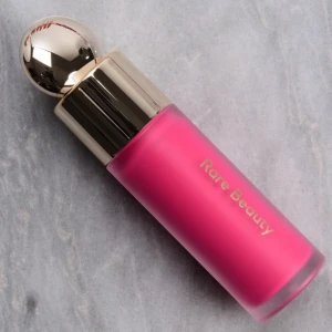 Rare beauty Blush - Jätte fin pigmenterad blush! Säljer då jag trodde denna var färgen hope, köpte alltså fel😅är därför öppen för byten mot allt från bliss, hope och happy!