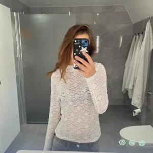 Långärmad spetstopp - Superfin långärmad spetstopp från Vila i storlek xs🥰🥰 i nyskick!!