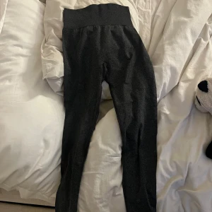 Träningsbyxor - Snygga träningsbyxor, sitter snyggt och aldrig använda! 🌸