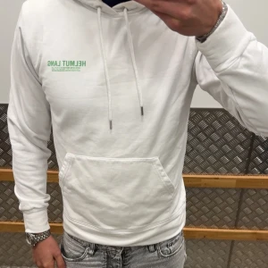 Helmut Lang hoodie - Helmut Lang hoodie i riktigt bra skick. 9/10. Pris 1499kr storlek M (Kan lösa alla storlekar om det önskas)
